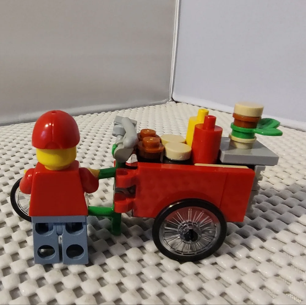 Lego Burger Cart Build with Minifigure
